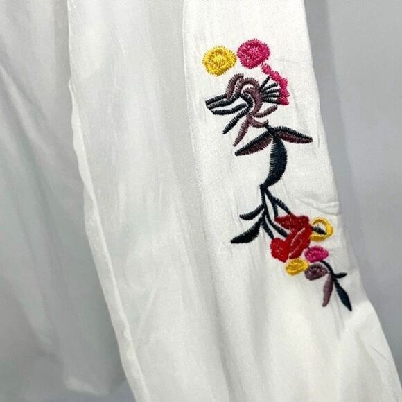 Forgotten Grace Women's Embroidered Floral Button-Up Tunic Shirt White Small - Picture 4 of 7